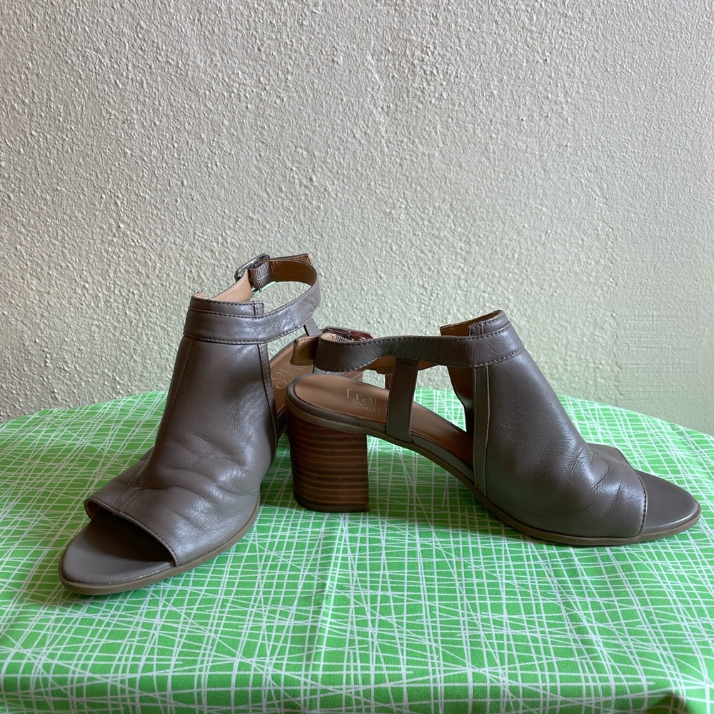 FRANCO SARTO SANDAL BLOCKED HEELS, GREY, Leather Upper. Size 8 medium